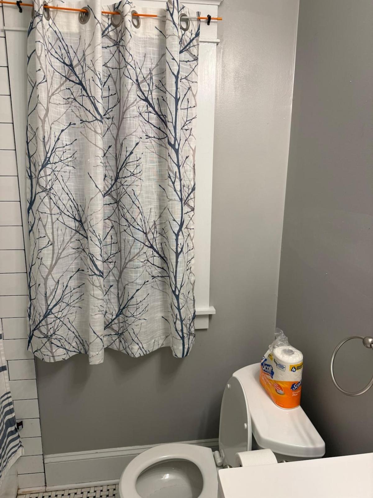 Gorgeous 3 Bedroom Upper Unit Buffalo