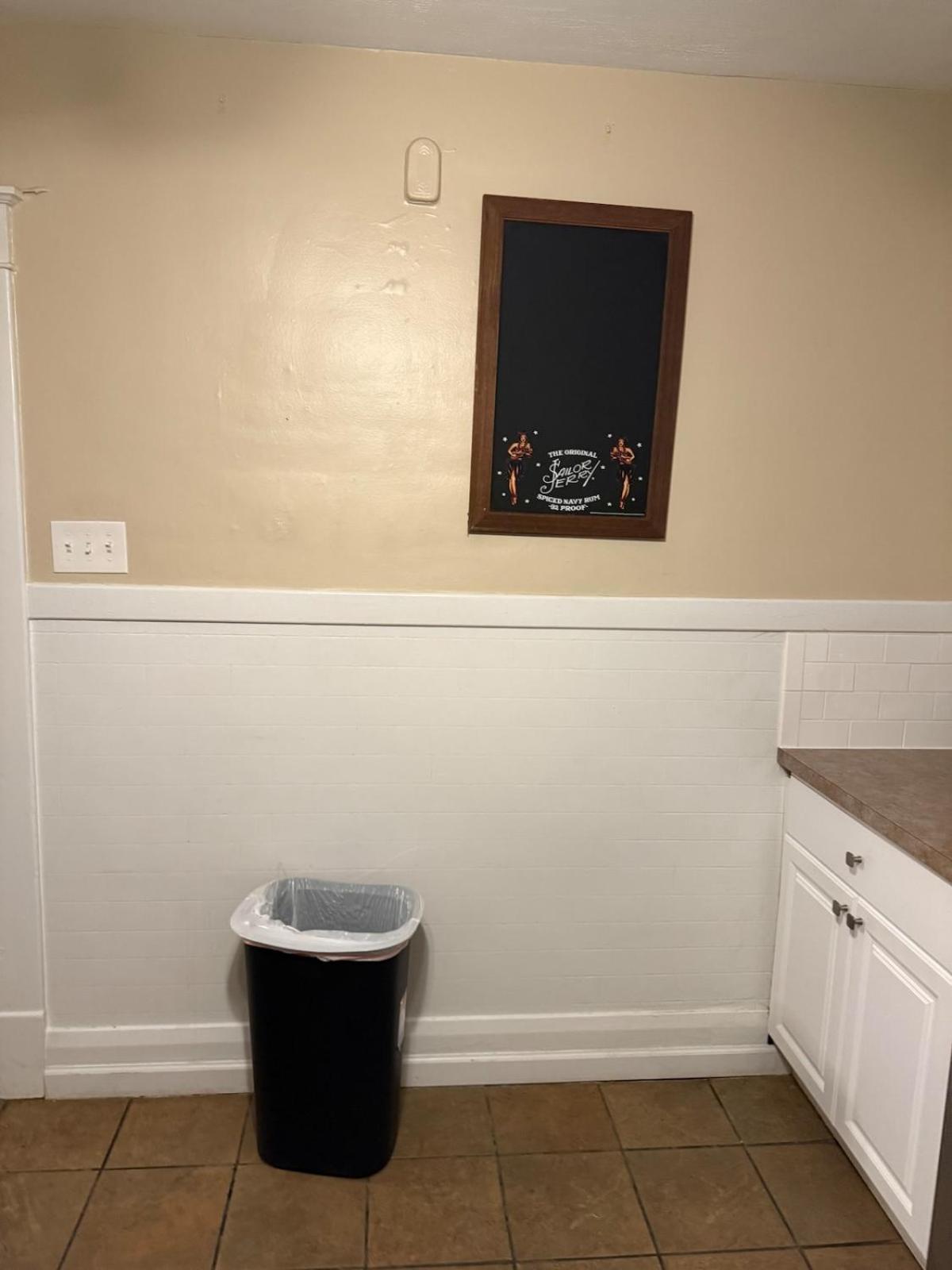 Gorgeous 3 Bedroom Upper Unit *