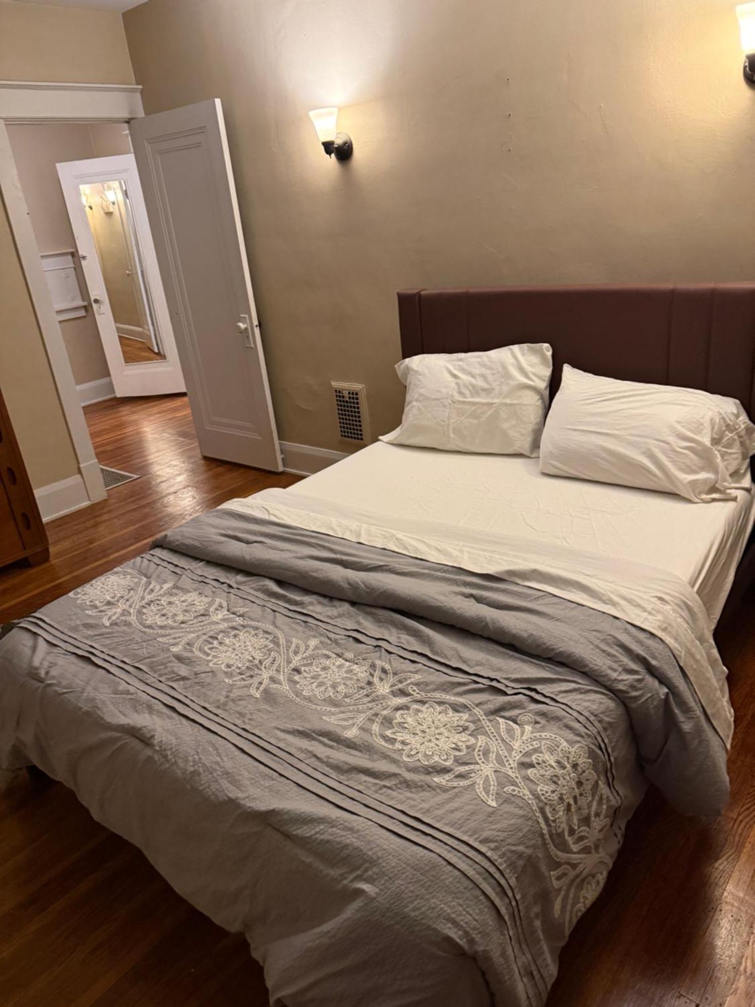 Holiday home Gorgeous 3 Bedroom Upper Unit *