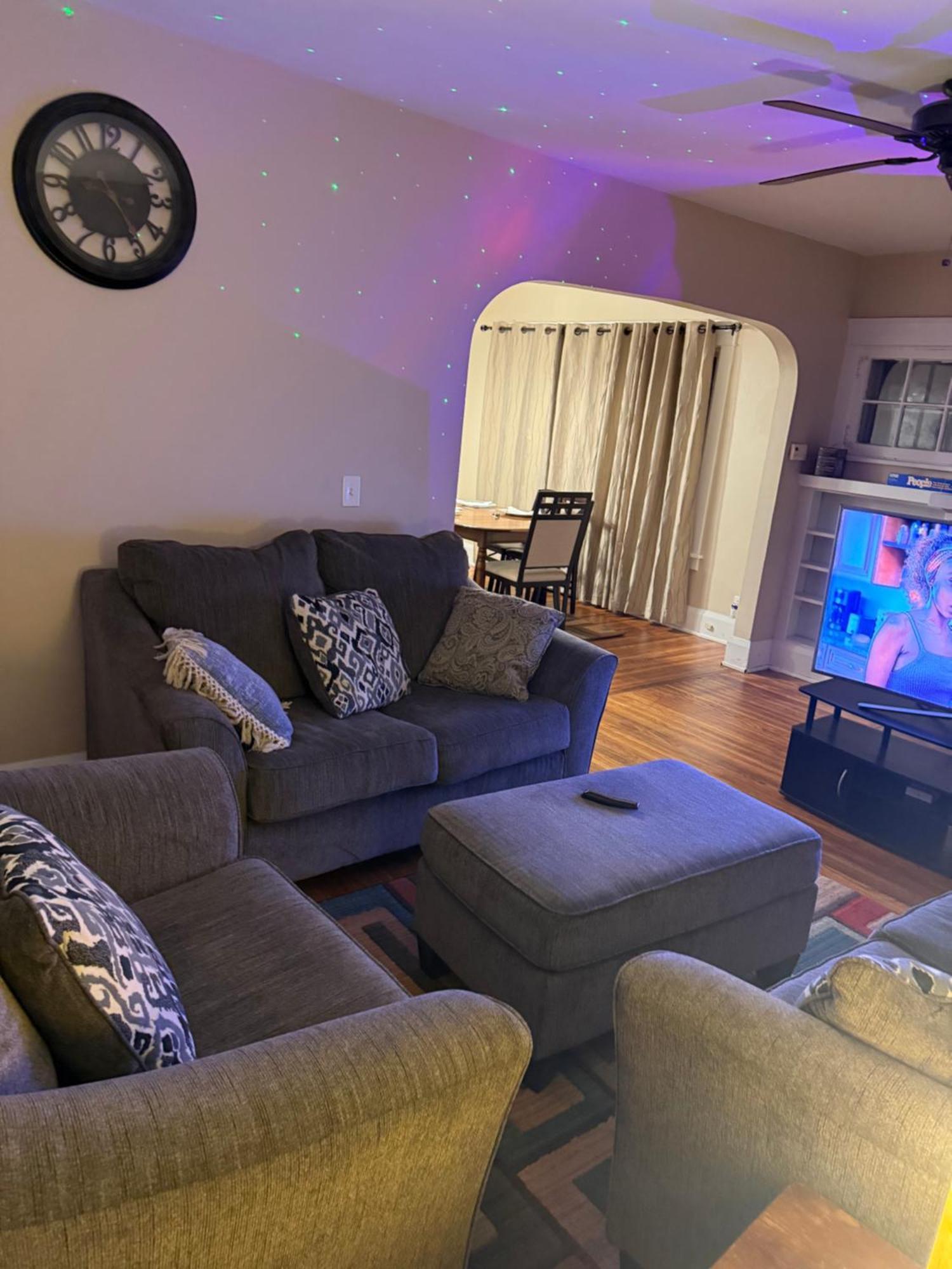 Gorgeous 3 Bedroom Upper Unit * Buffalo