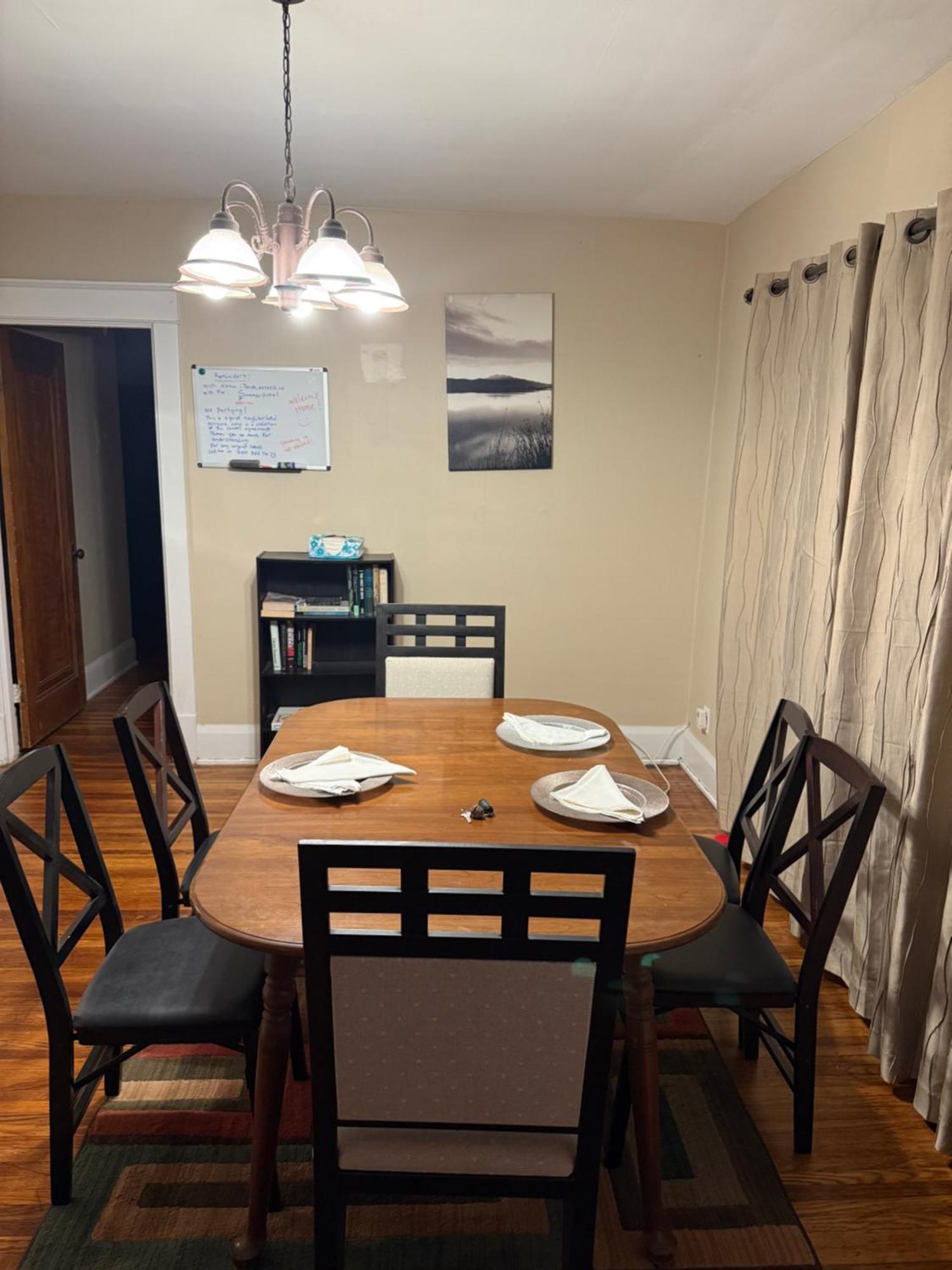 Gorgeous 3 Bedroom Upper Unit *