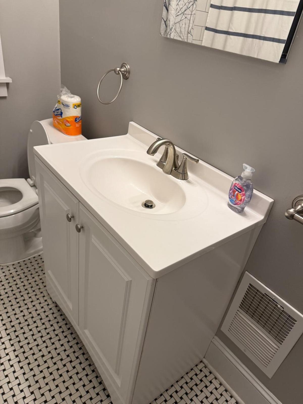 Gorgeous 3 Bedroom Upper Unit
