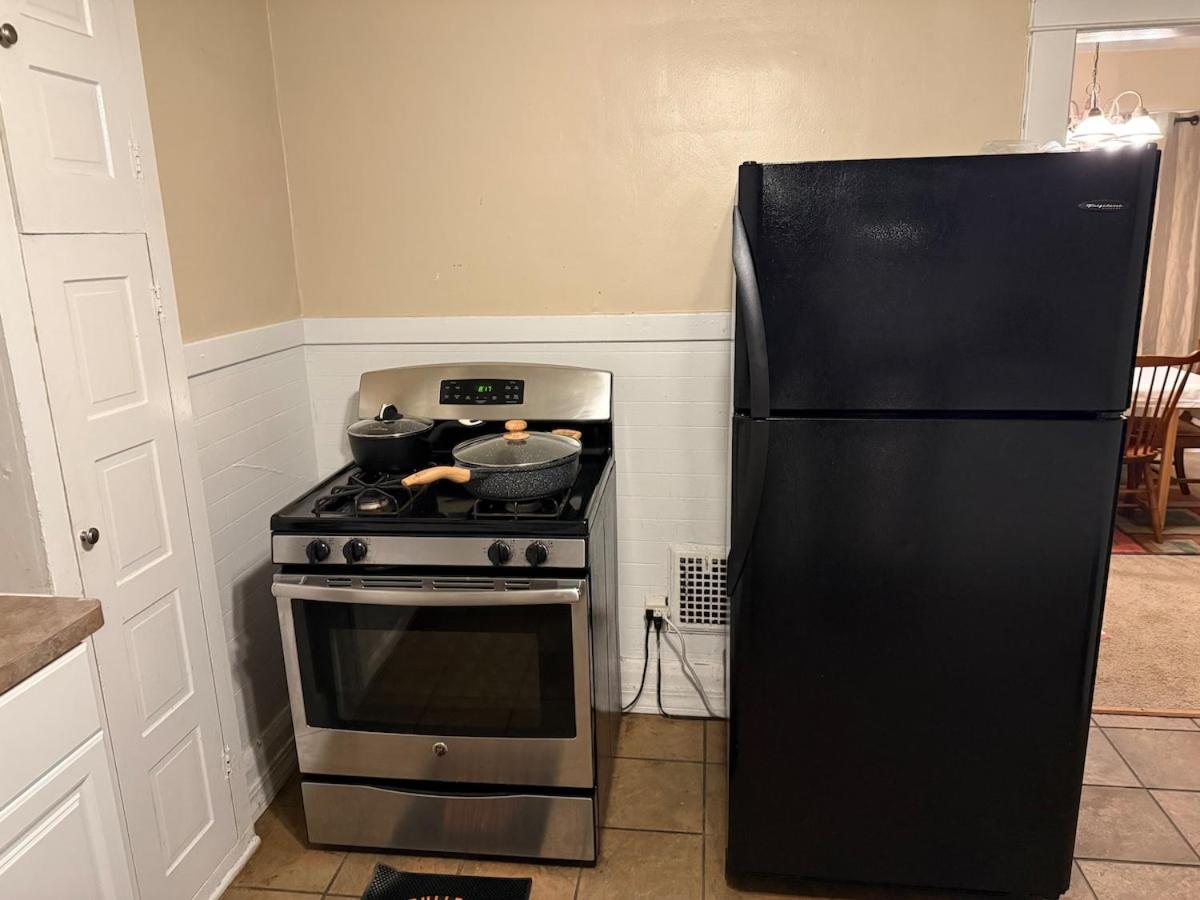 Gorgeous 3 Bedroom Upper Unit * Buffalo