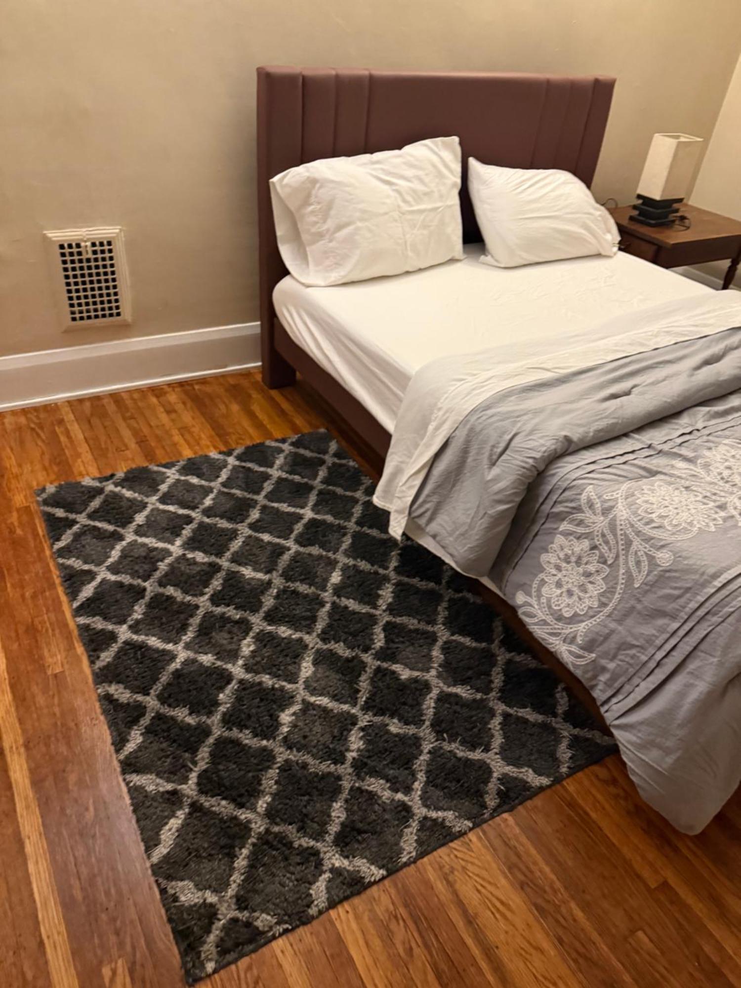 Gorgeous 3 Bedroom Upper Unit *