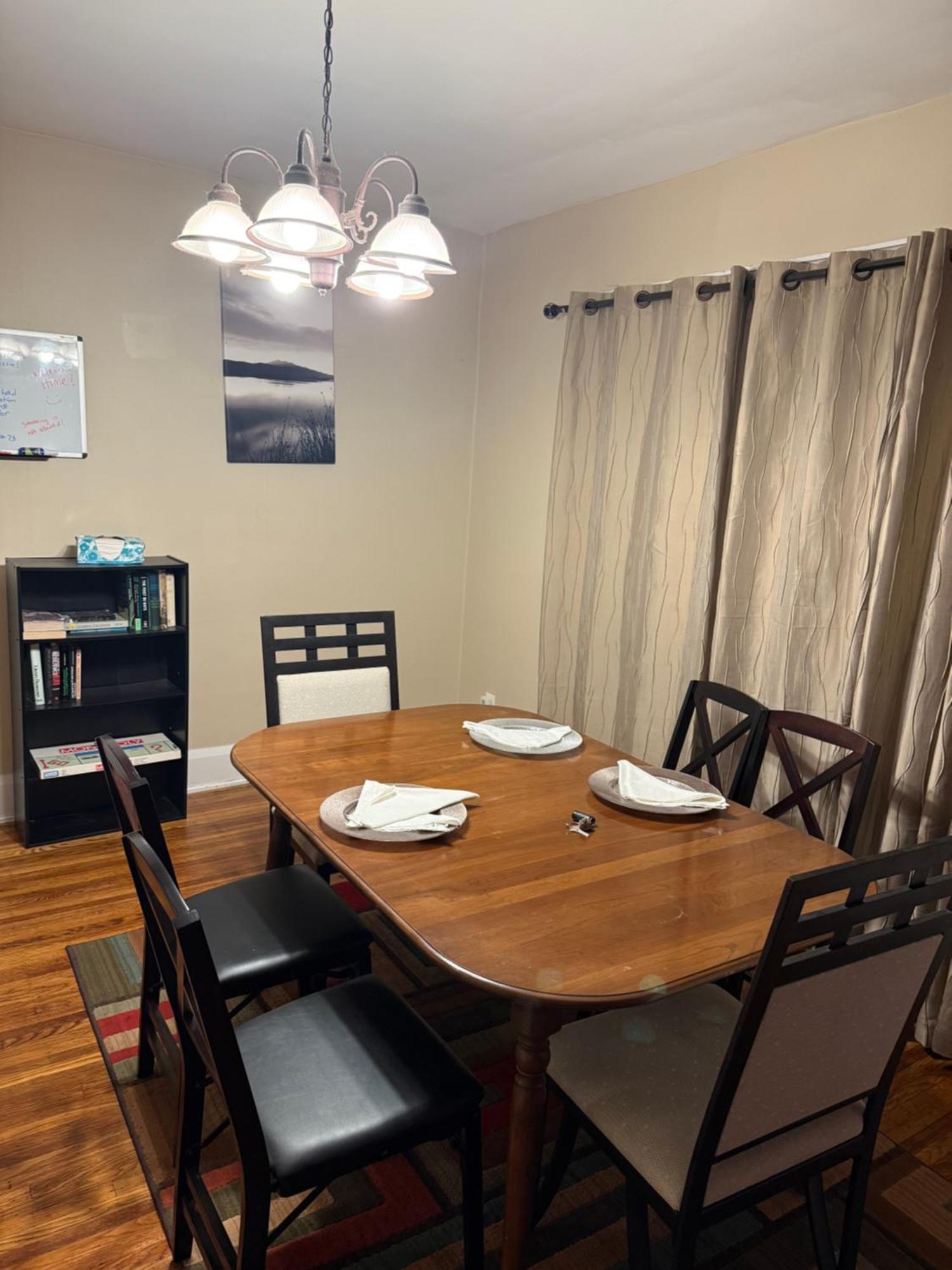 Gorgeous 3 Bedroom Upper Unit Buffalo